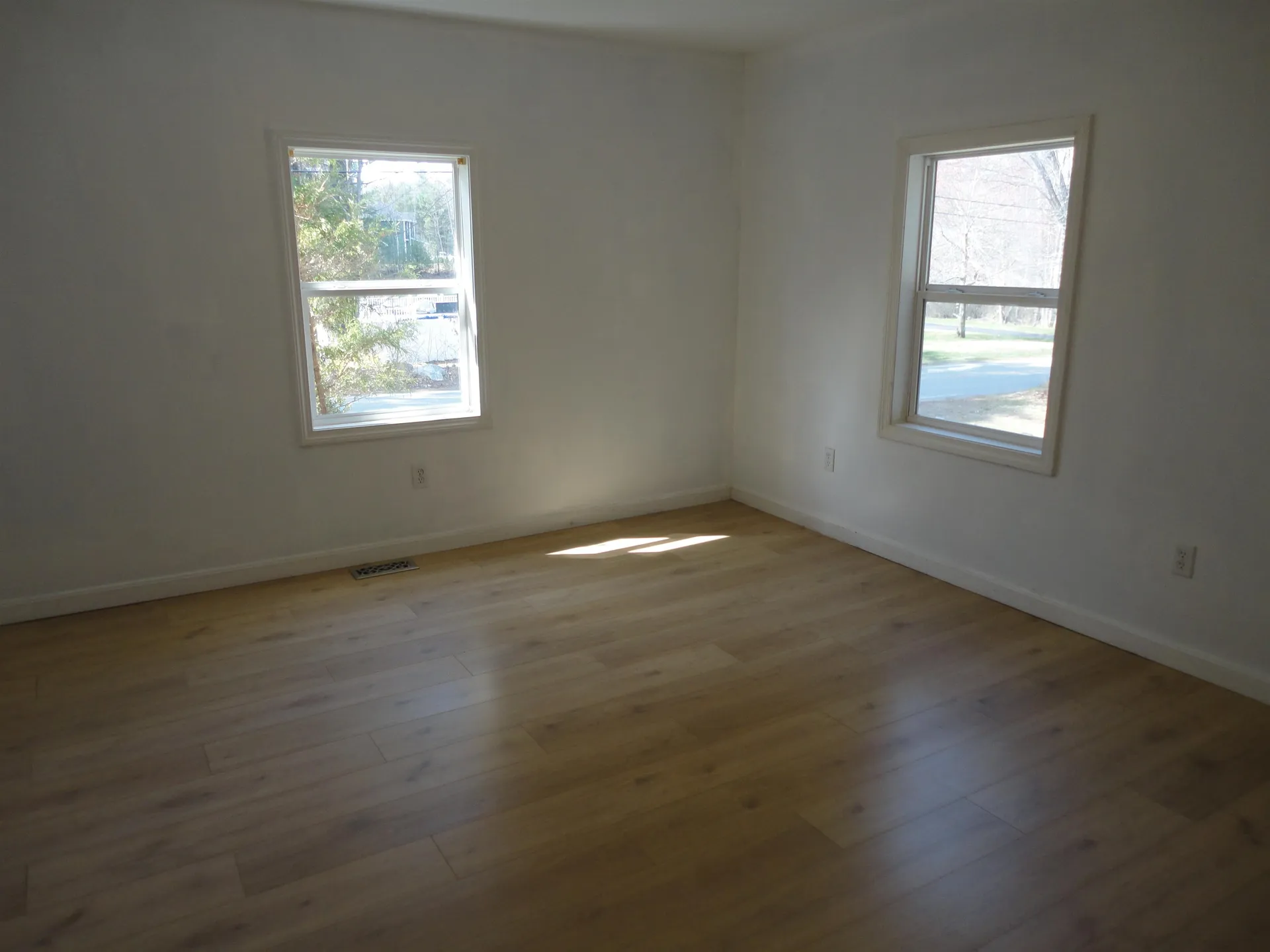 13 Hall Road Londonderry NH 03053