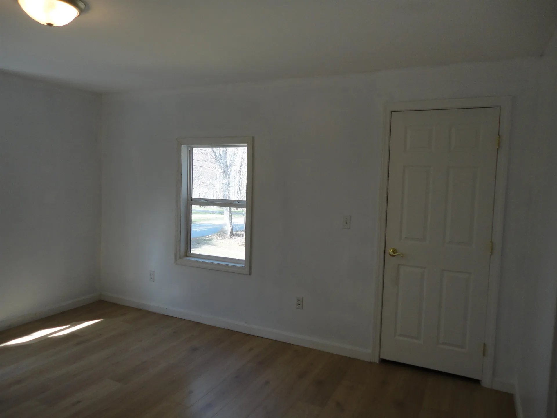 13 Hall Road Londonderry NH 03053