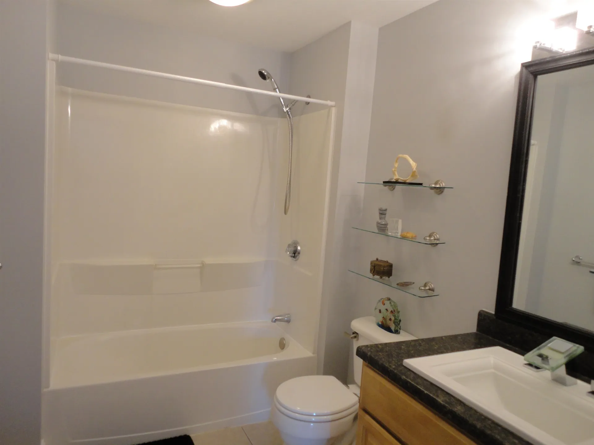 13 Hall Road Londonderry NH 03053