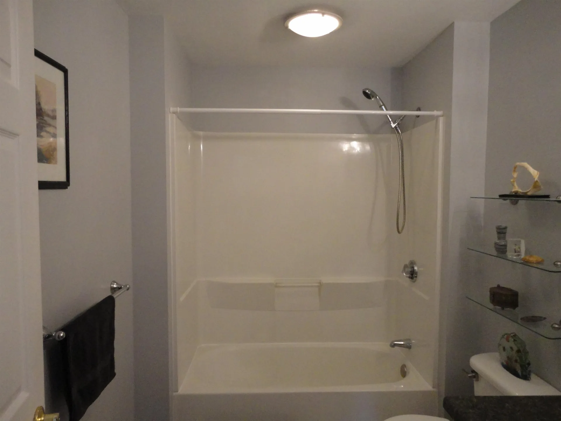 13 Hall Road Londonderry NH 03053