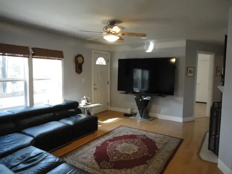 13 Hall Road Londonderry NH 03053