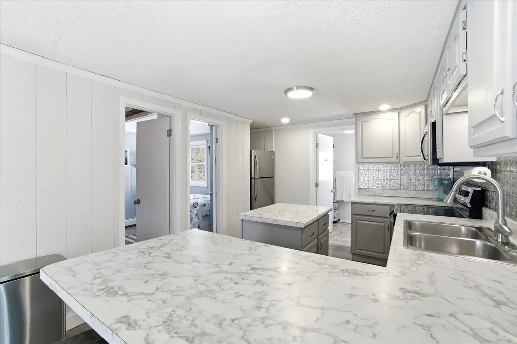 35 Lake Road Epsom NH 03234