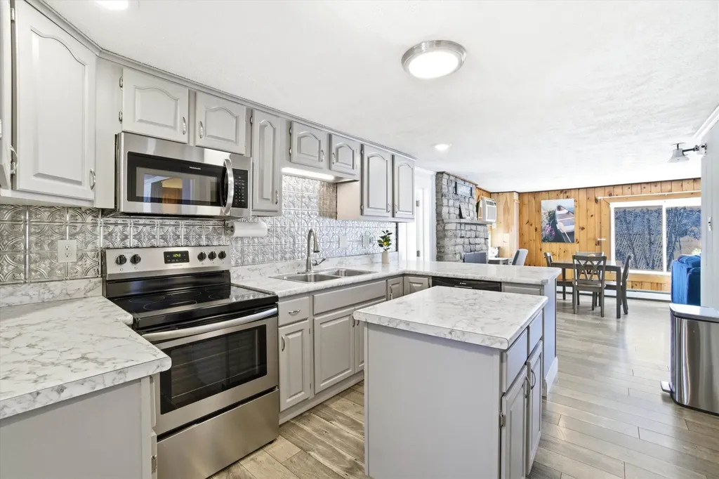 35 Lake Road Epsom NH 03234