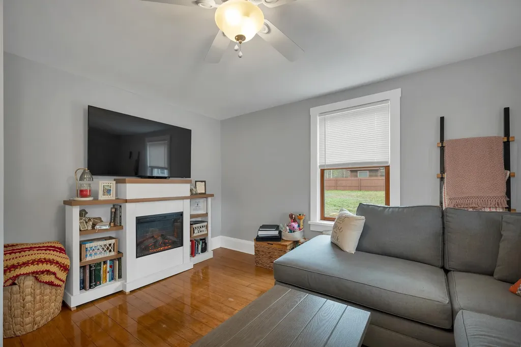 256 Pine Street Laconia NH 03246
