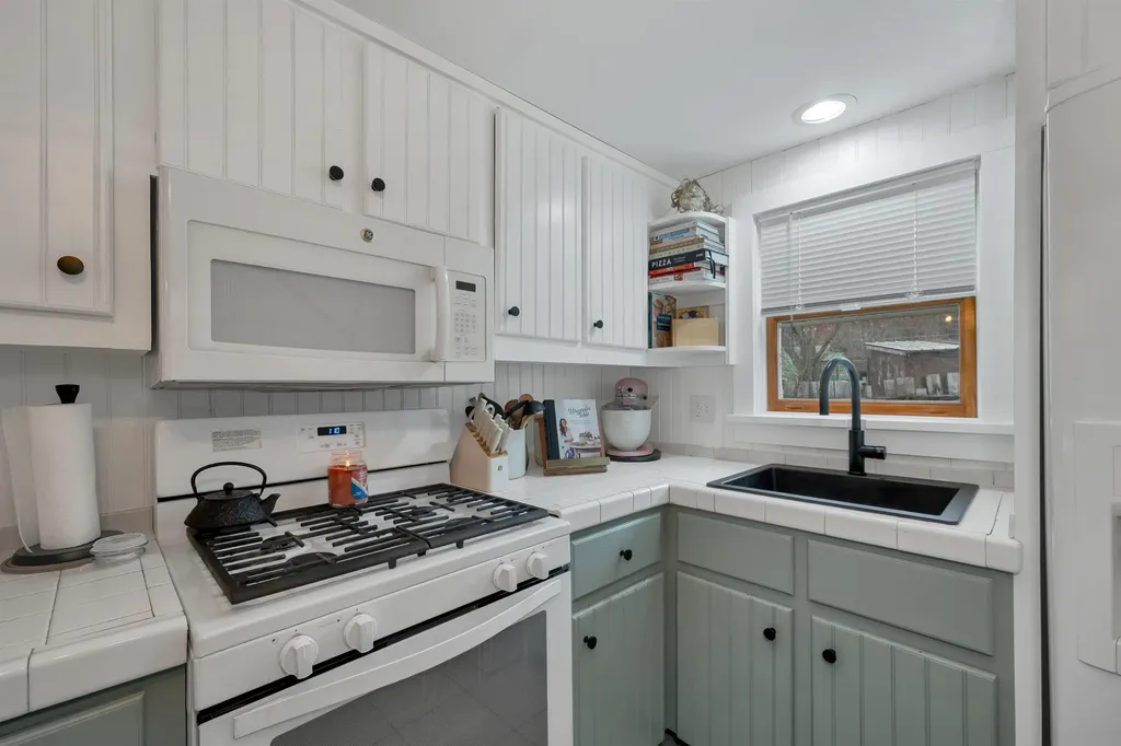 256 Pine Street Laconia NH 03246