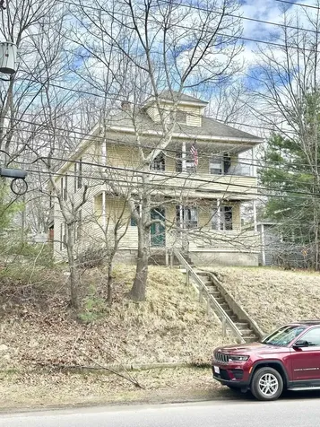477-479 Calef Road Manchester NH 03103