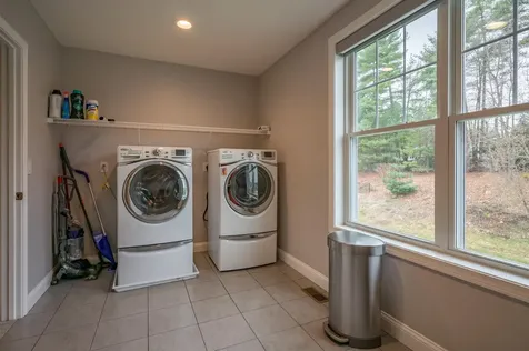 15 Schwinn Drive Nashua NH 03062