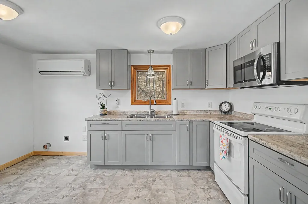 541 Sand Road Colchester VT 05446
