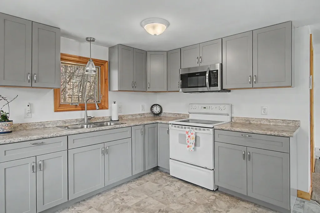 541 Sand Road Colchester VT 05446