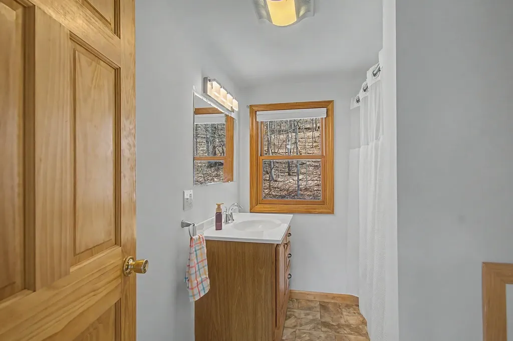 541 Sand Road Colchester VT 05446