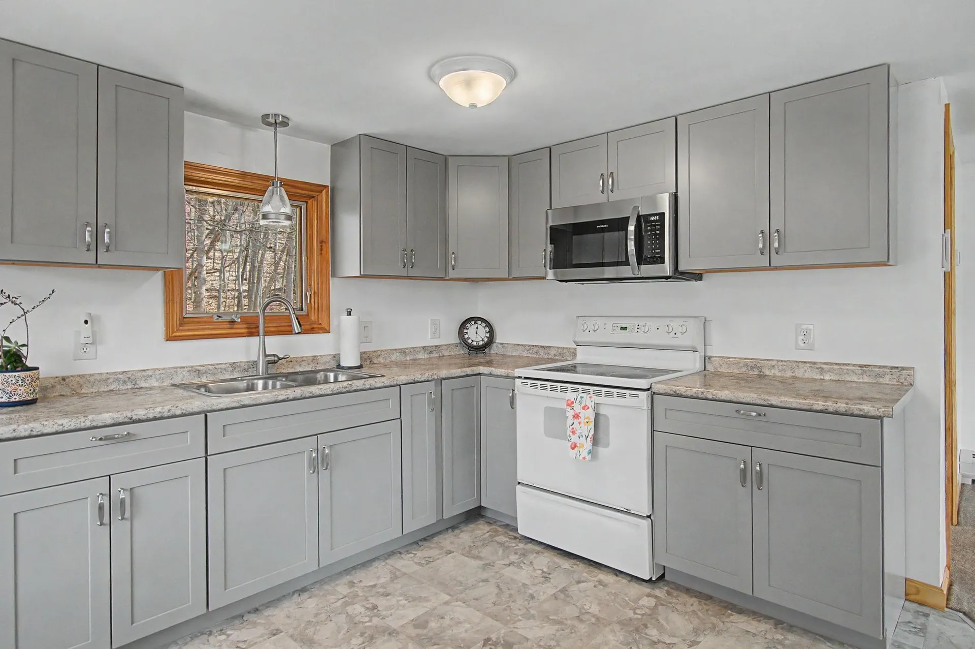 541 Sand Road Colchester VT 05446
