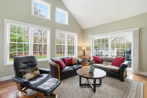 26 Flintlock Road Salem NH 03079