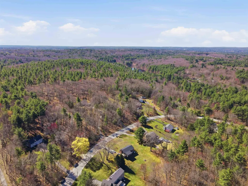 21 Brook Drive Hudson NH 03051