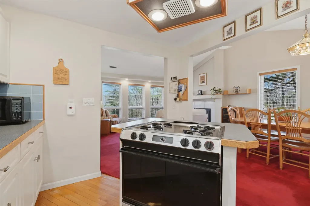21 Brook Drive Hudson NH 03051