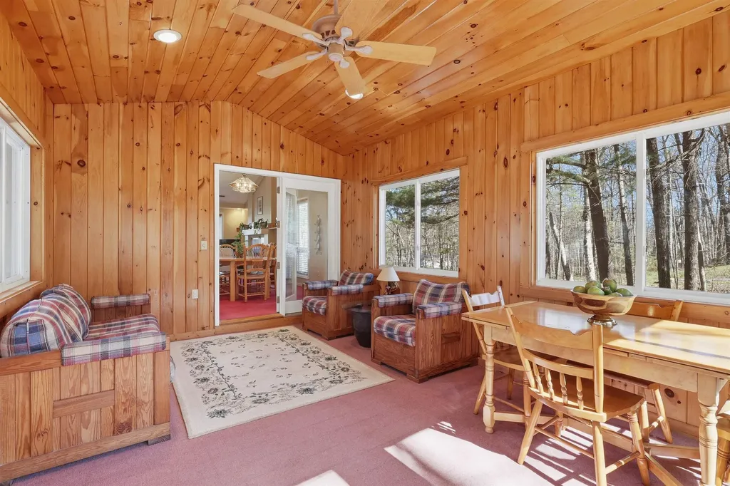 21 Brook Drive Hudson NH 03051
