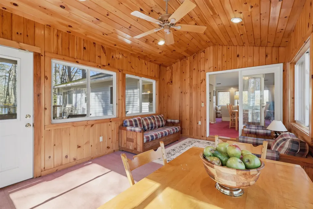 21 Brook Drive Hudson NH 03051