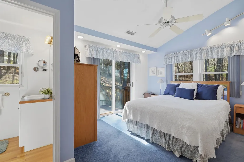 21 Brook Drive Hudson NH 03051