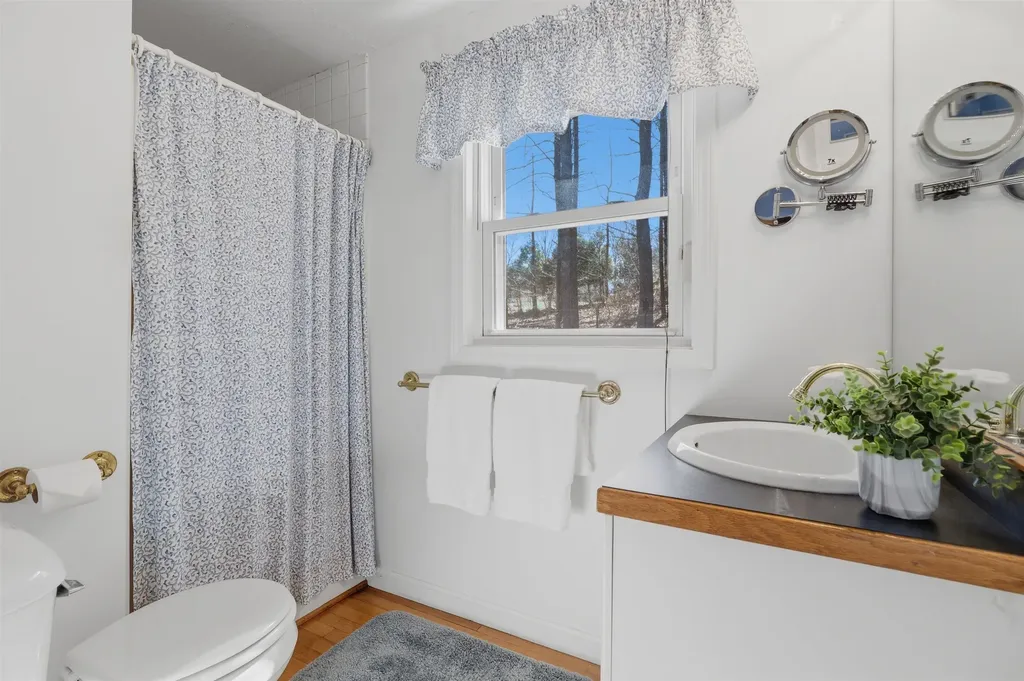 21 Brook Drive Hudson NH 03051