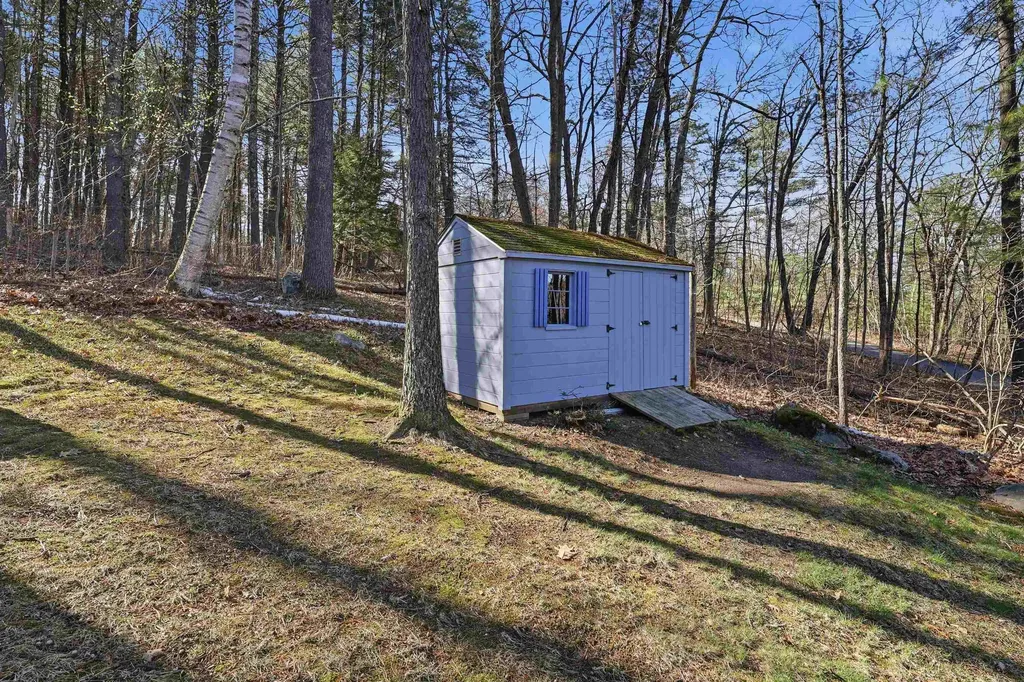 21 Brook Drive Hudson NH 03051