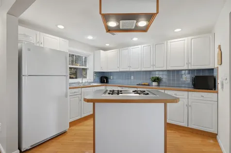 21 Brook Drive Hudson NH 03051