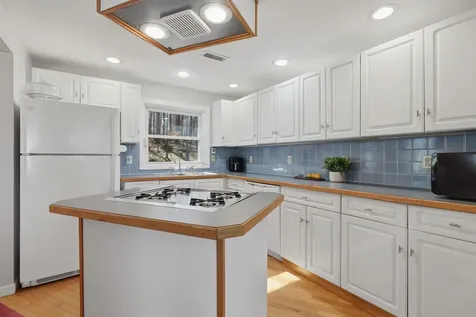 21 Brook Drive Hudson NH 03051