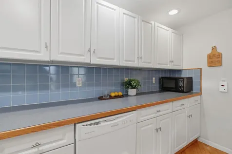 21 Brook Drive Hudson NH 03051