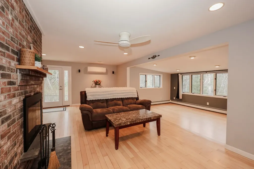 32 Murray Hill Road Candia NH 03034