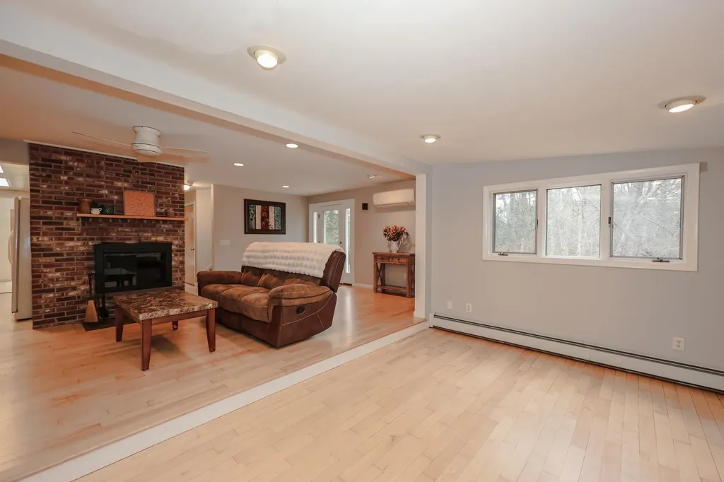 32 Murray Hill Road Candia NH 03034