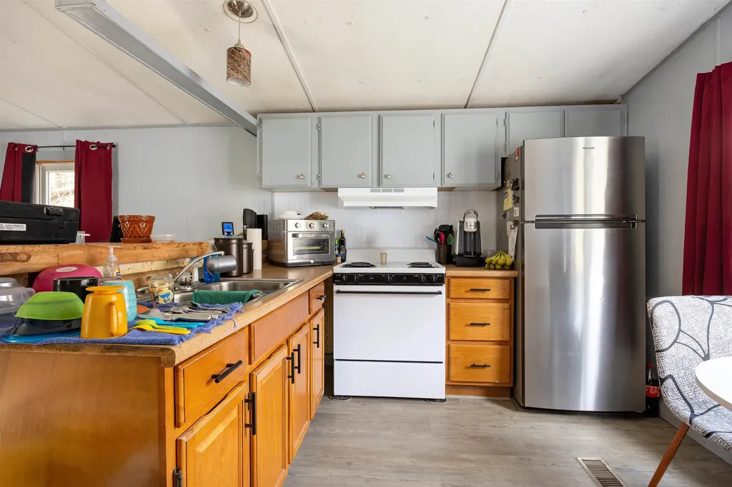 141 Oak Street St. Johnsbury VT 05819