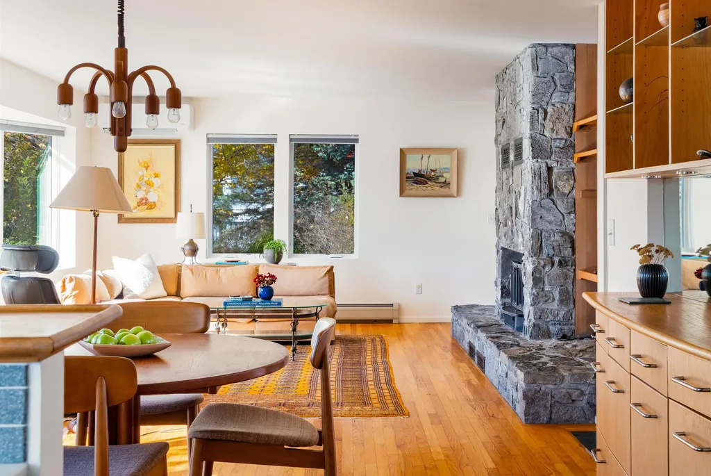 188 Mcneil Cove Road Charlotte VT 05445-0000