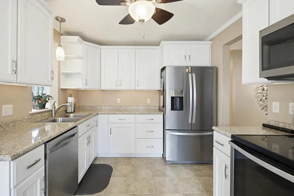 11 Whitehall Terrace Hooksett NH 03106