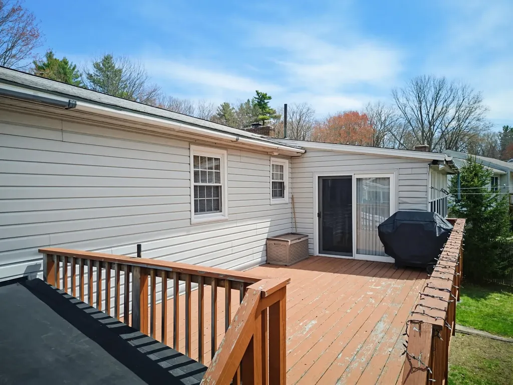 11 Whitehall Terrace Hooksett NH 03106