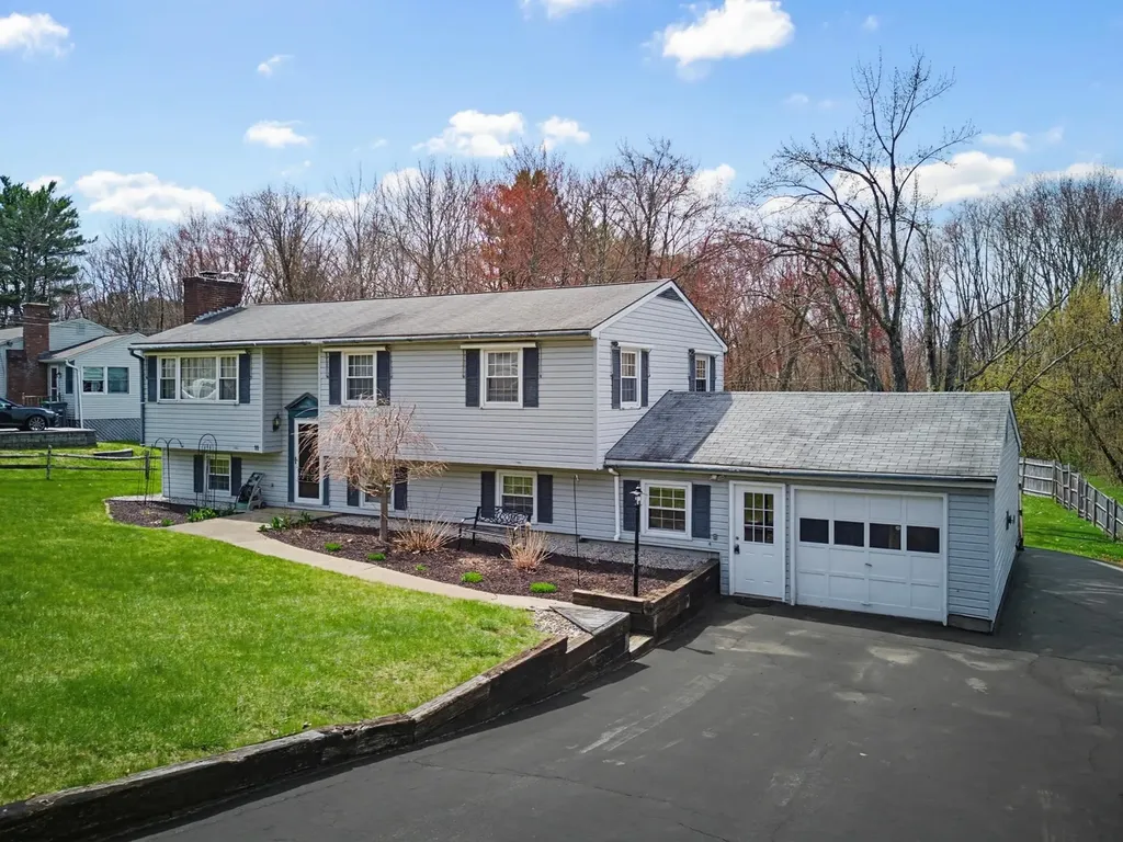 11 Whitehall Terrace Hooksett NH 03106
