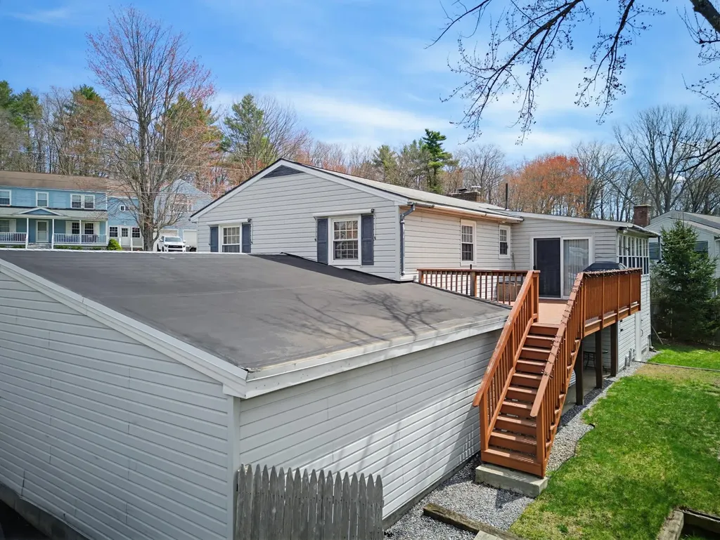 11 Whitehall Terrace Hooksett NH 03106