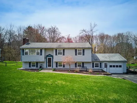11 Whitehall Terrace Hooksett NH 03106