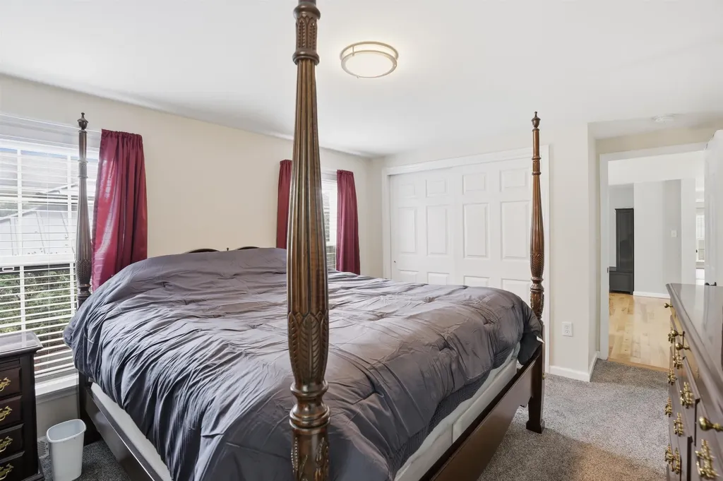 16 Shilah Drive Derry NH 03038