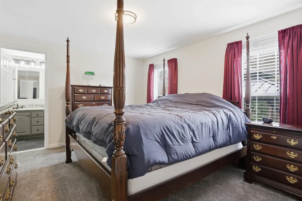16 Shilah Drive Derry NH 03038