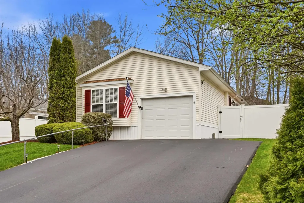 16 Shilah Drive Derry NH 03038