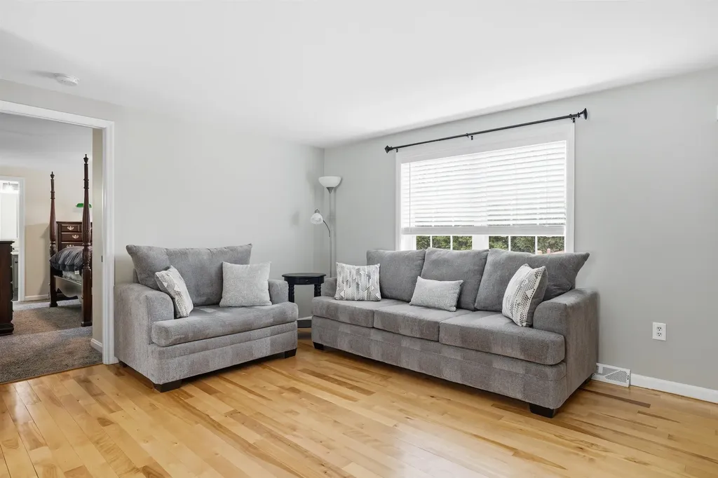 16 Shilah Drive Derry NH 03038