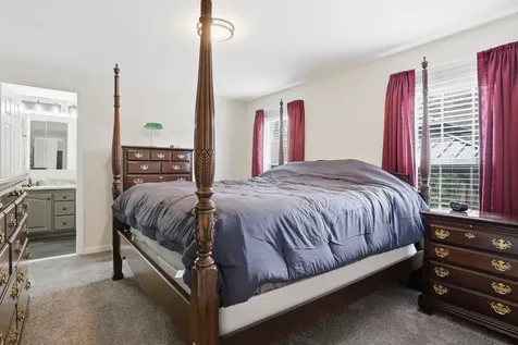 16 Shilah Drive Derry NH 03038