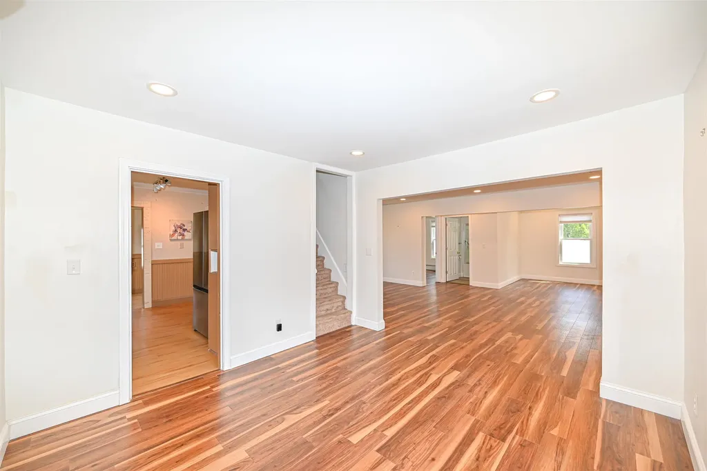 16 Hale Avenue Hooksett NH 03106