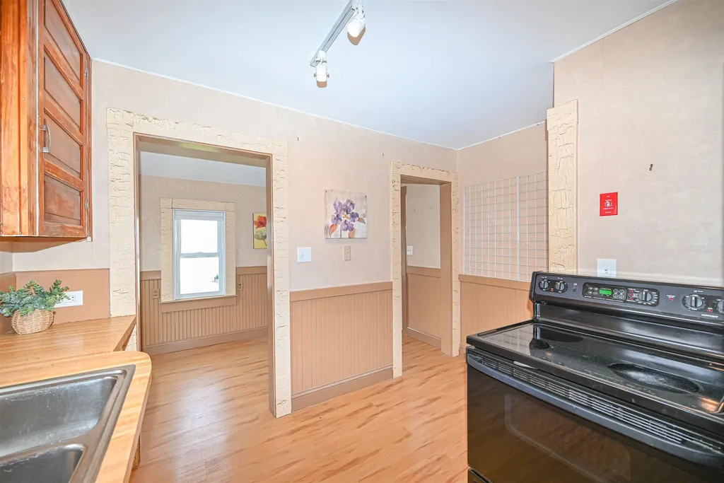 16 Hale Avenue Hooksett NH 03106
