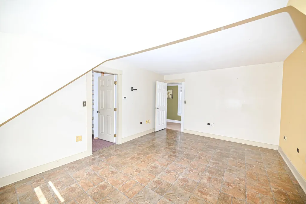 16 Hale Avenue Hooksett NH 03106