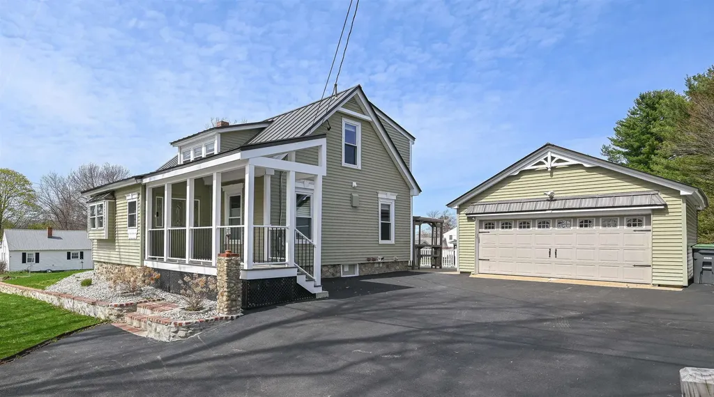 16 Hale Avenue Hooksett NH 03106