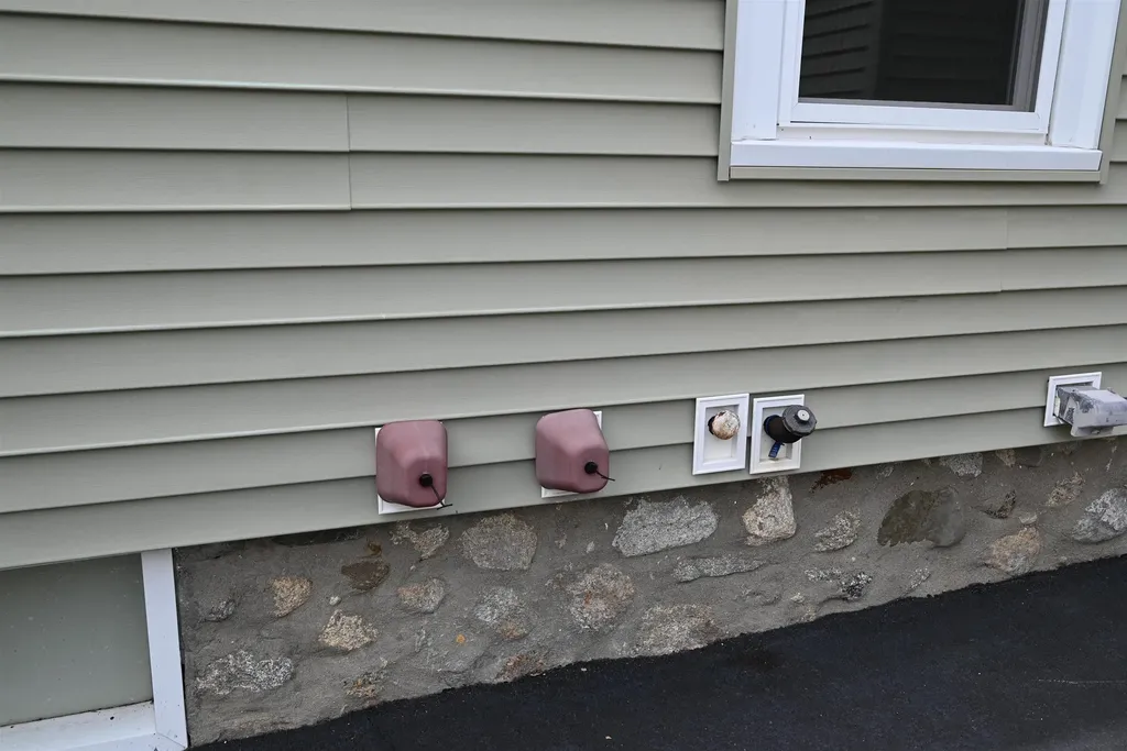 16 Hale Avenue Hooksett NH 03106