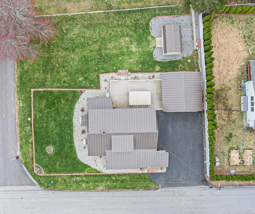 16 Hale Avenue Hooksett NH 03106