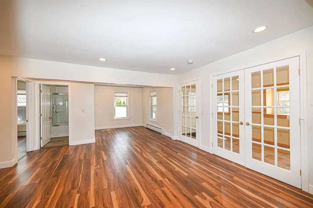 16 Hale Avenue Hooksett NH 03106