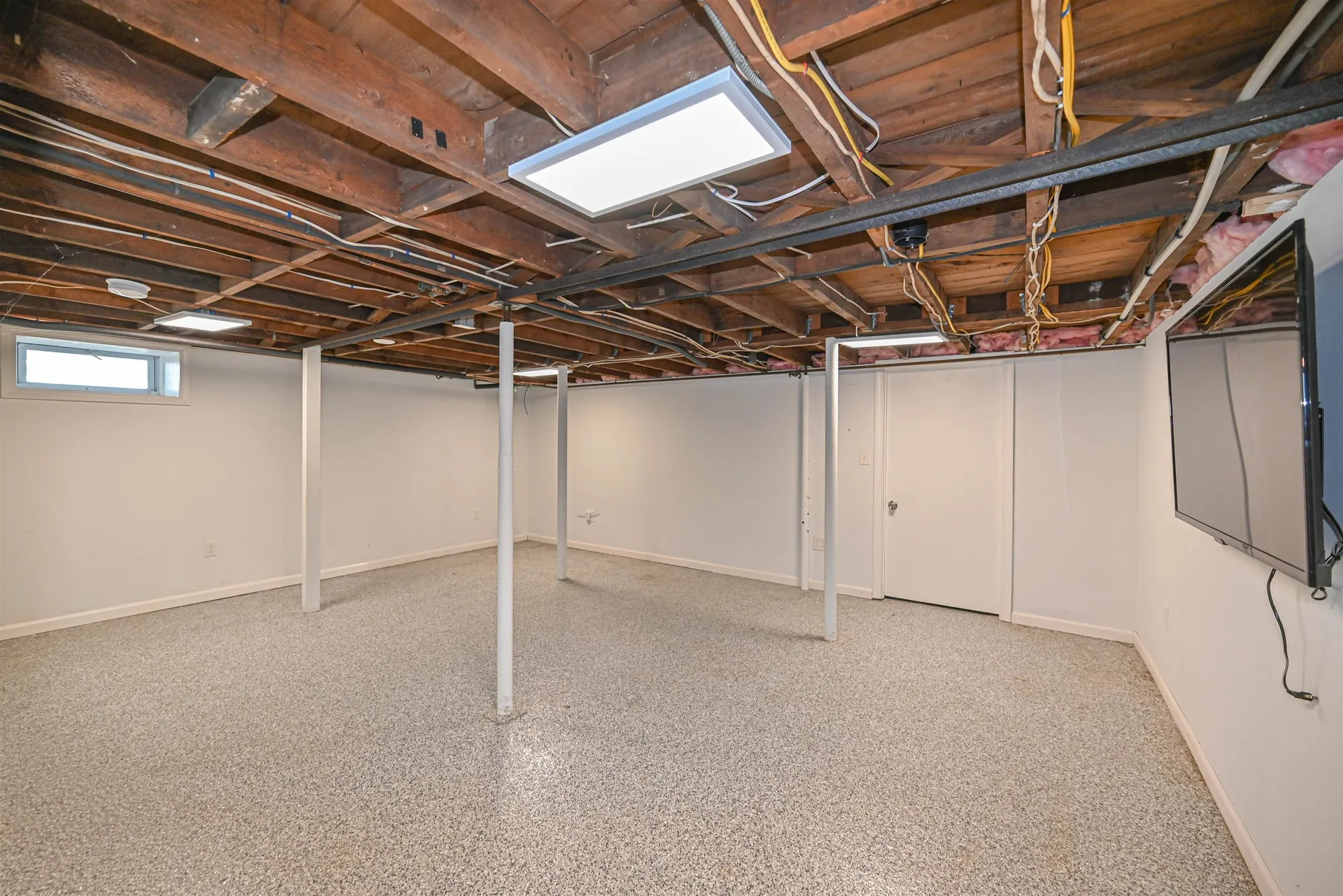 16 Hale Avenue Hooksett NH 03106