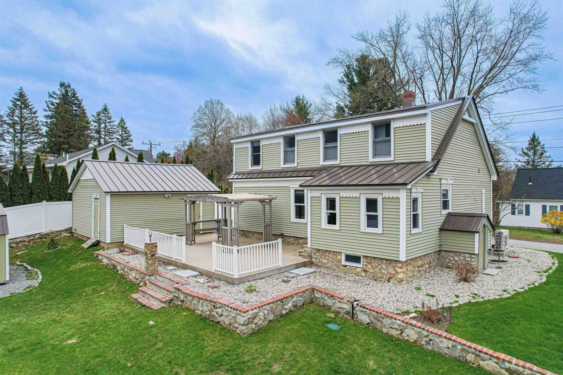 16 Hale Avenue Hooksett NH 03106