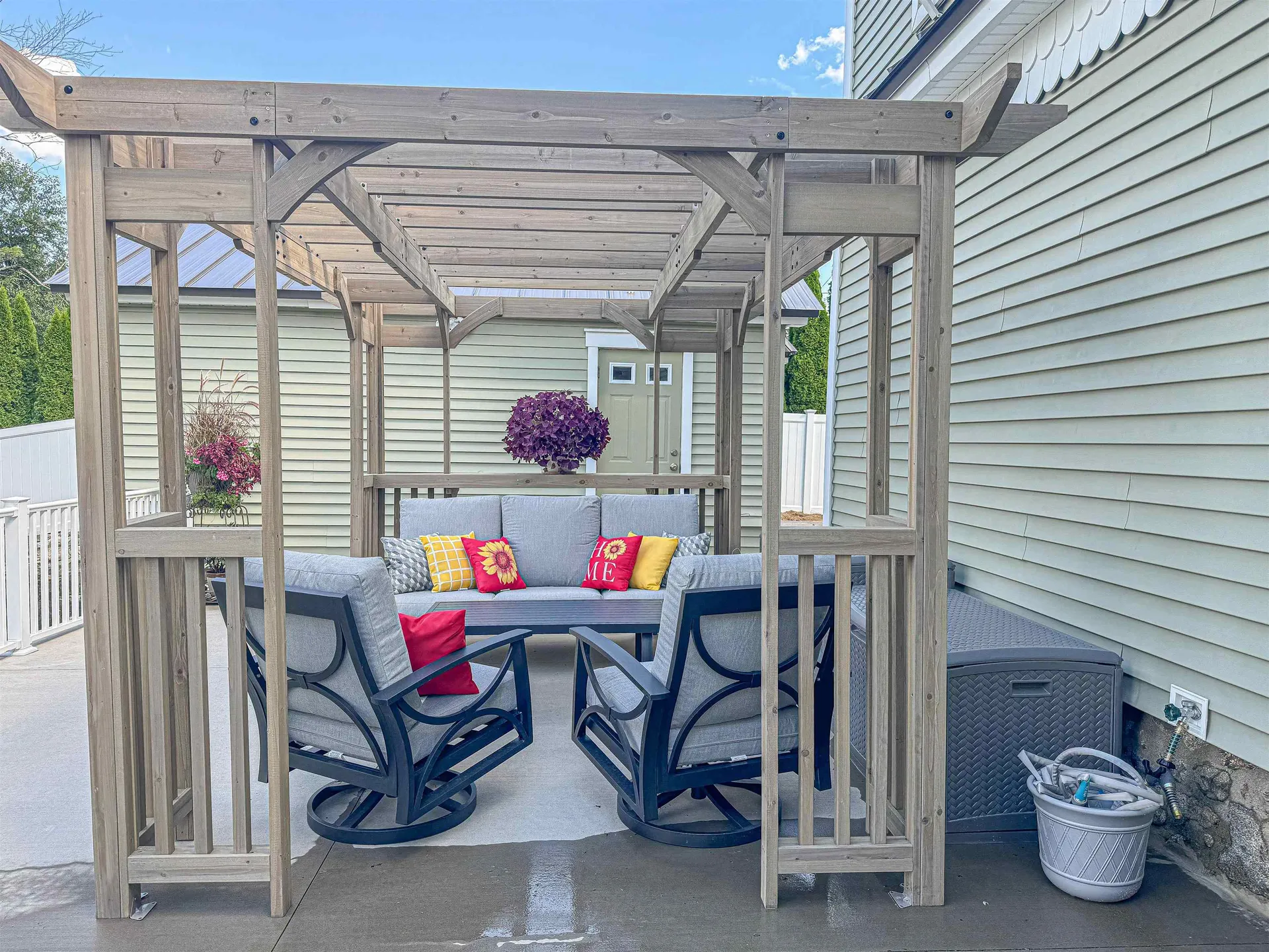 16 Hale Avenue Hooksett NH 03106